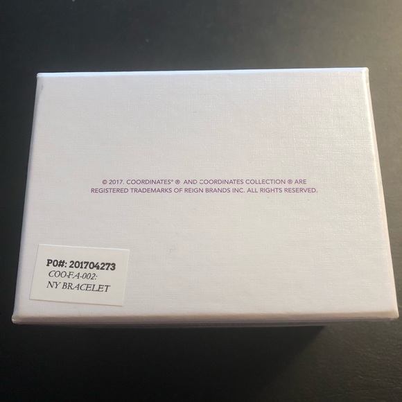 Coordinates Collection Legend Cuff bracelet - New York City - 22K Gold Vermeil - Picture 5 of 5